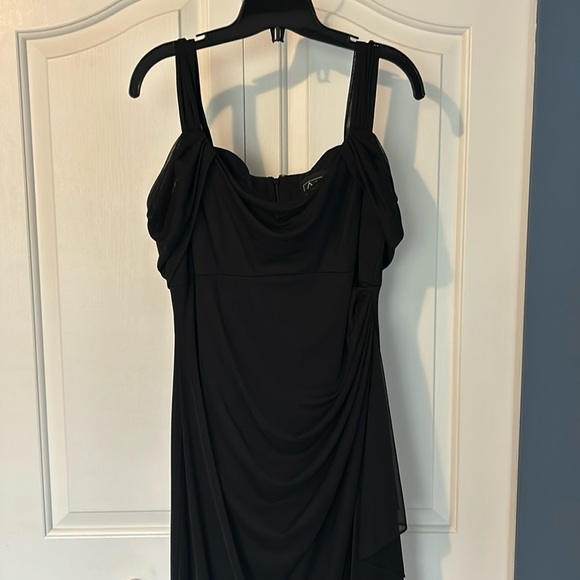 Black gauzy formal dress - Picture 3 of 6